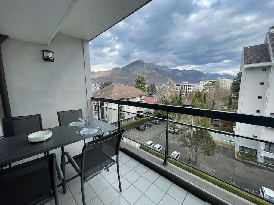 Le Mont-Veyrier, Parking Et Vue Apartment Annecy Exterior photo