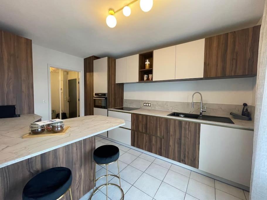 Le Mont-Veyrier, Parking Et Vue Apartment Annecy Exterior photo