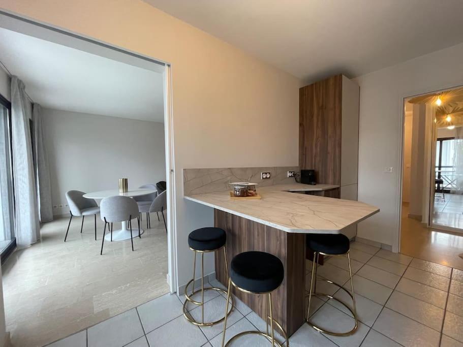 Le Mont-Veyrier, Parking Et Vue Apartment Annecy Exterior photo
