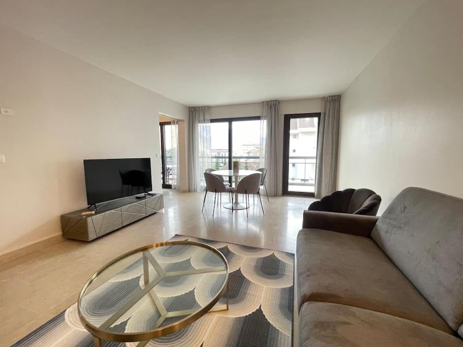Le Mont-Veyrier, Parking Et Vue Apartment Annecy Exterior photo