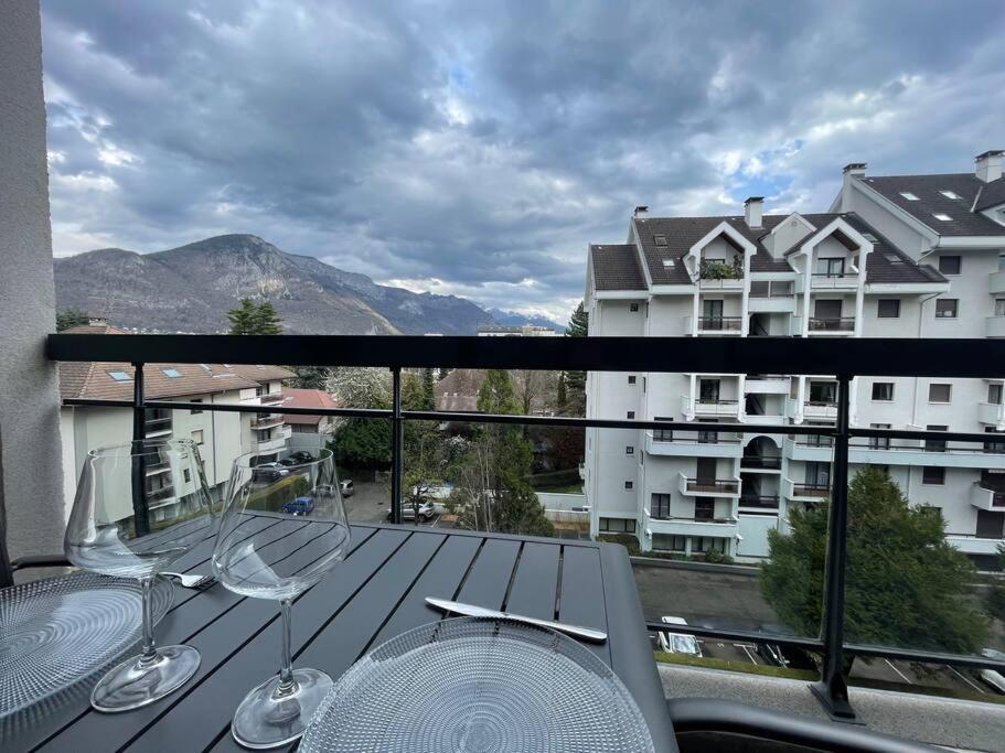 Le Mont-Veyrier, Parking Et Vue Apartment Annecy Exterior photo