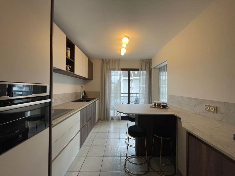 Le Mont-Veyrier, Parking Et Vue Apartment Annecy Exterior photo