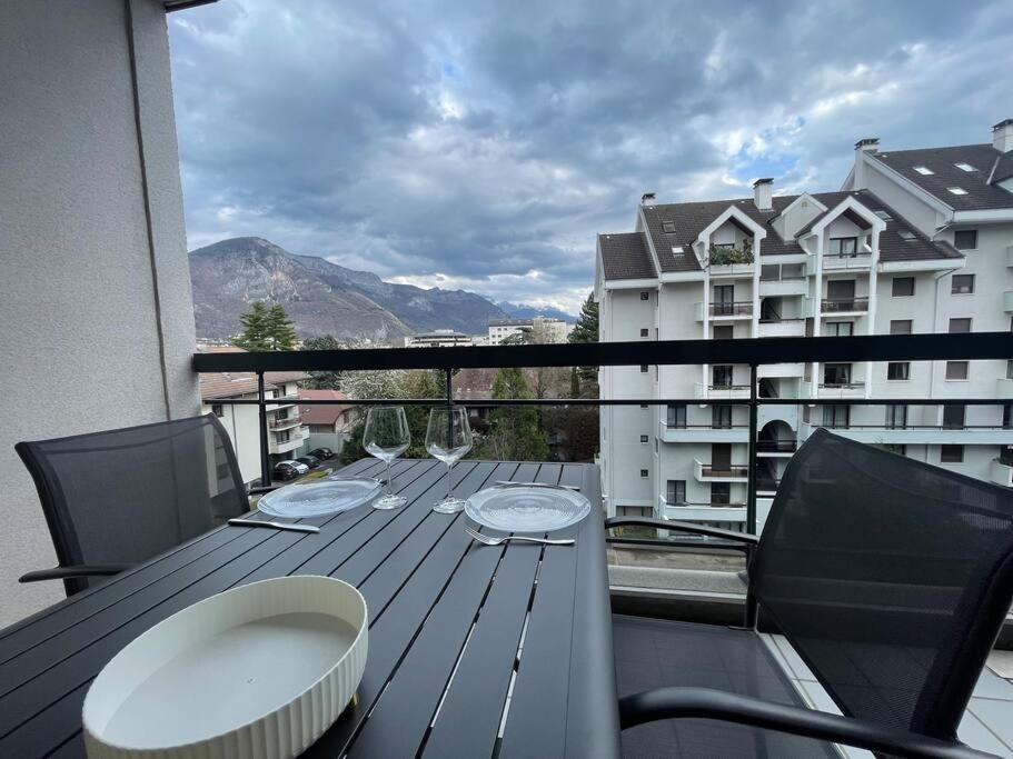 Le Mont-Veyrier, Parking Et Vue Apartment Annecy Exterior photo