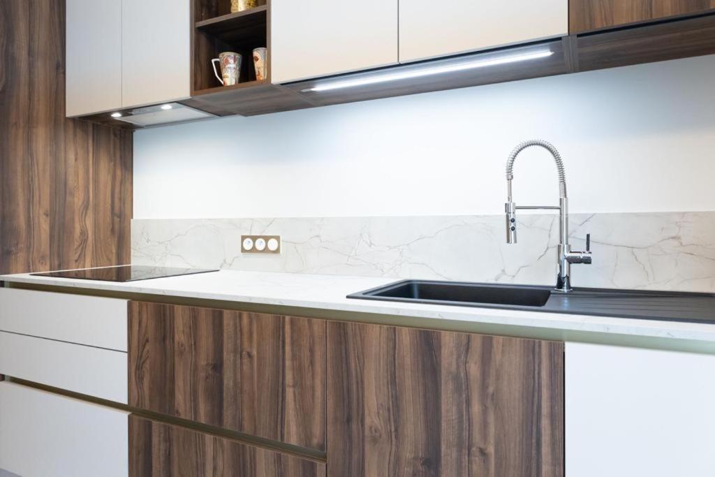 Le Mont-Veyrier, Parking Et Vue Apartment Annecy Exterior photo